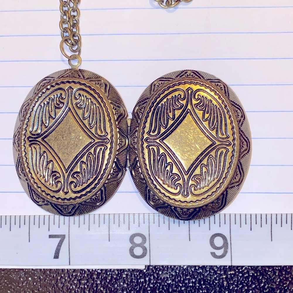 Costume Jewelery locket with long chain good condition. Purchase two items Free - Picture 2 of 3
